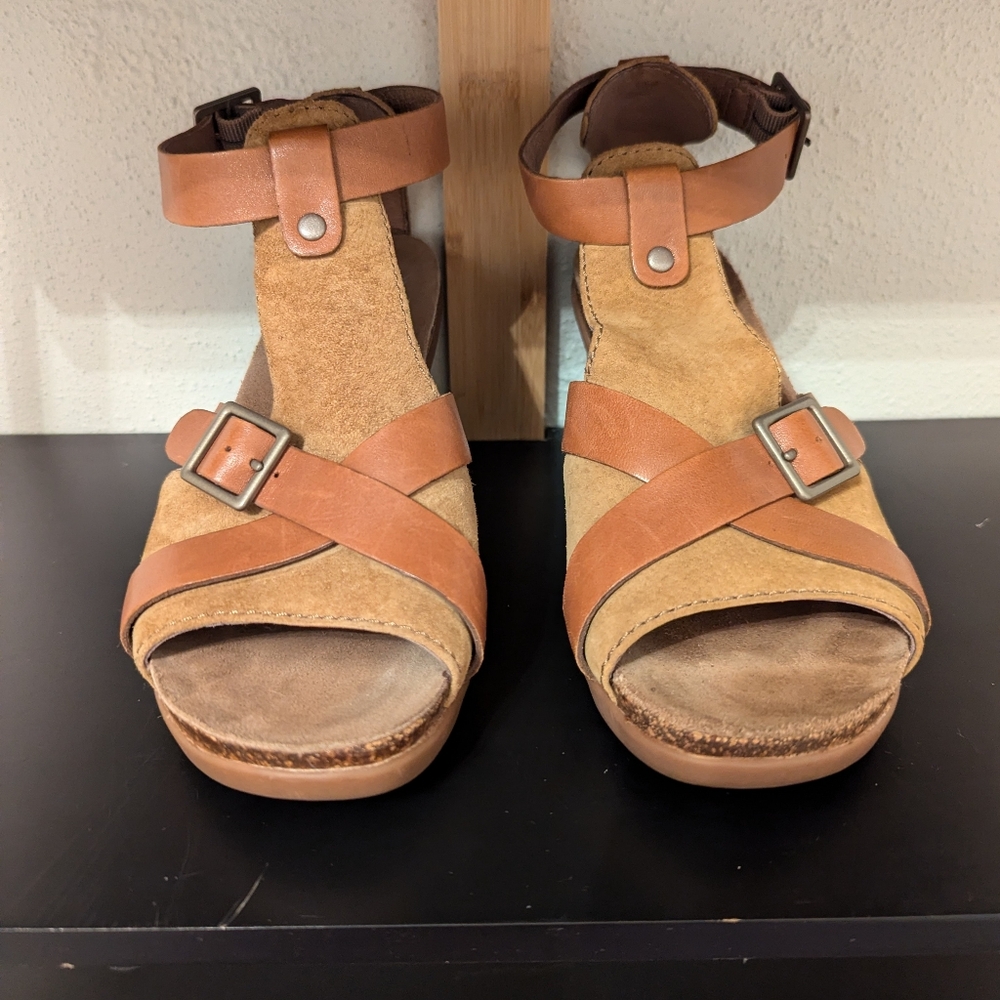 Dansko Block Wooden Heel Sandal 38 - Picture 2 of 9